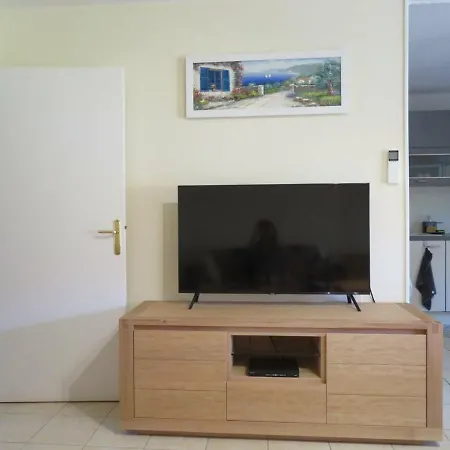 T3 68m², 4*, Climatise Avec Loggia, Proche Et Commerces - - Fr-1-610-14 Apartment Bormes-les-Mimosas