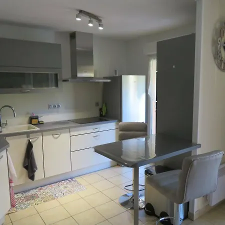 T3 68m², 4*, Climatise Avec Loggia, Proche Et Commerces - - Fr-1-610-14 Bormes-les-Mimosas