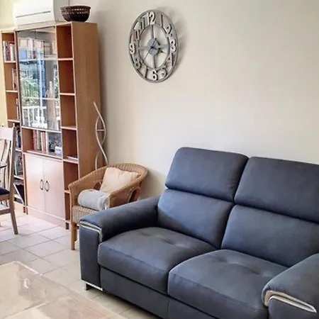 Apartment T3 68m², 4*, Climatise Avec Loggia, Proche Et Commerces - - Fr-1-610-14