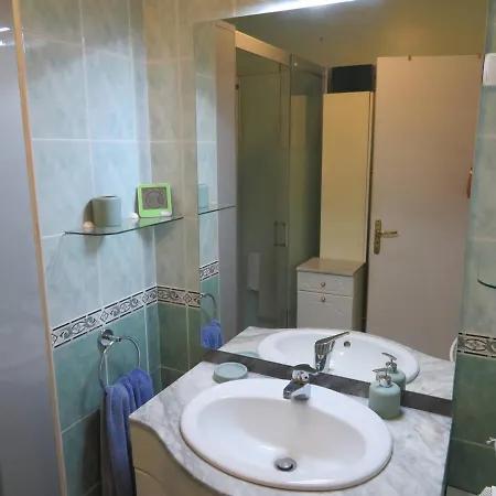T3 68m², 4*, Climatise Avec Loggia, Proche Et Commerces - - Fr-1-610-14 Apartment