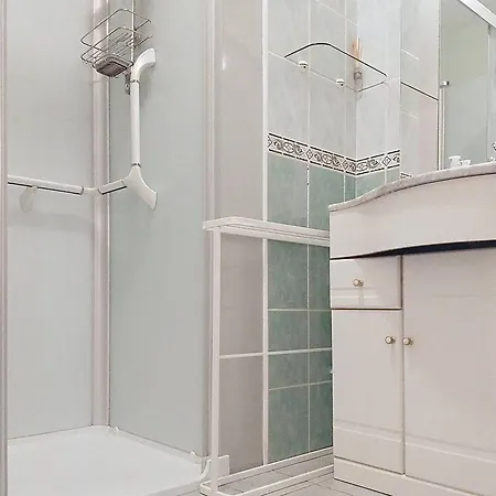 T3 68m², 4*, Climatise Avec Loggia, Proche Et Commerces - - Fr-1-610-14 *